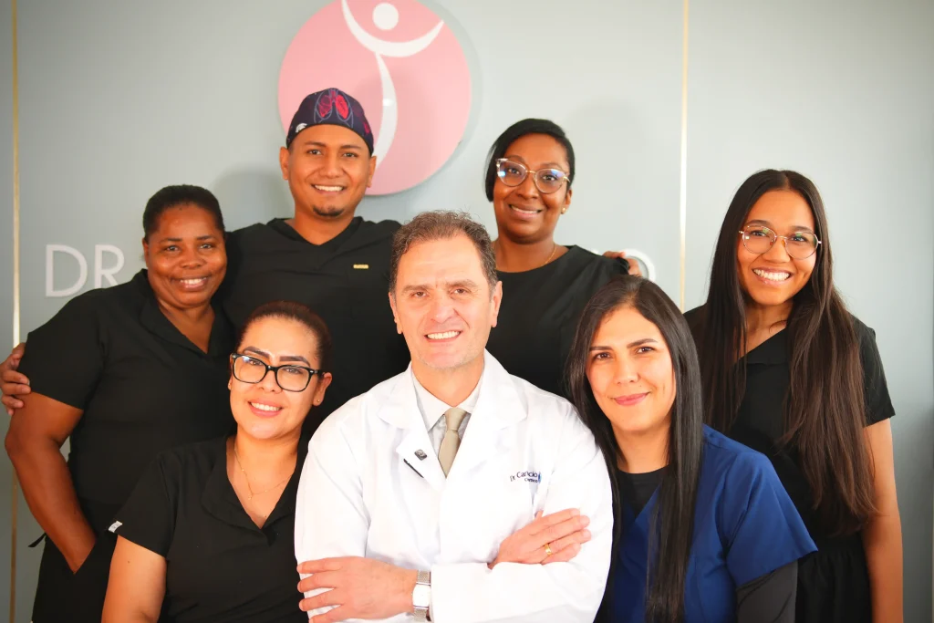 Vuelve a Ti: Explantación Mamaria y Reconstrucción Natural endoscópica facial